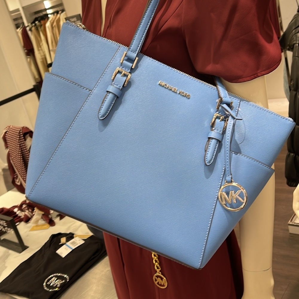 MICHAEL KORS
Jet Set Large Crossgrain Leather Top-Zip Charlotte Tote Bag
NWT - Picture 10 of 16